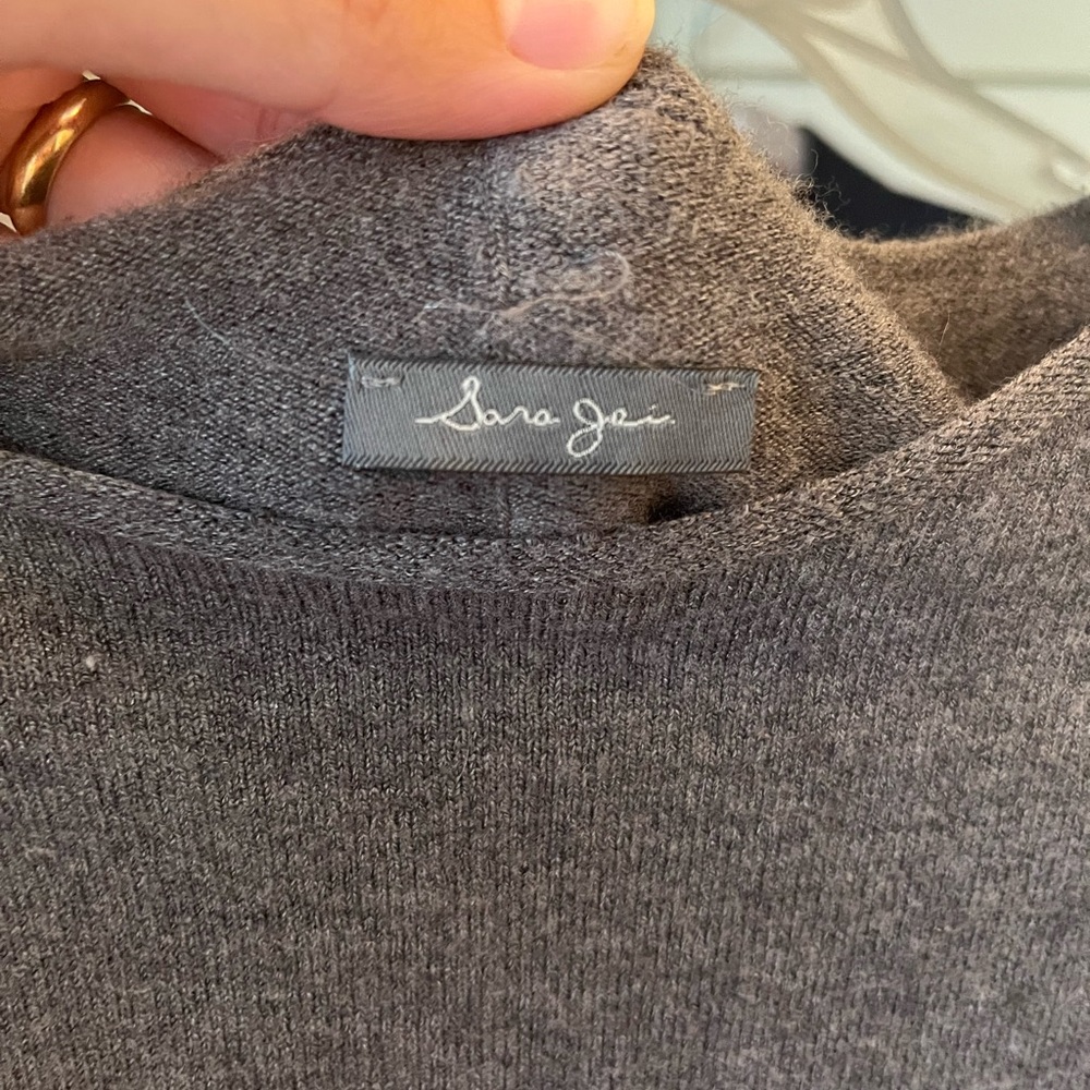 Button back grey sweater - Picture 2 of 4